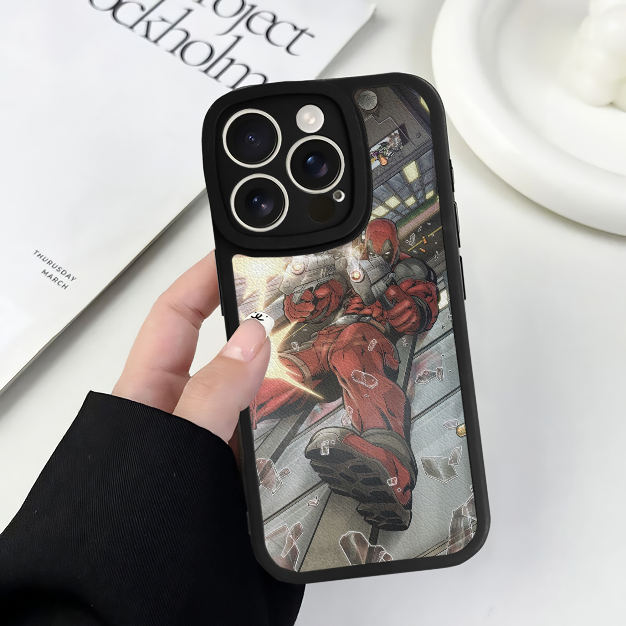 （画像用） Deadpool デッドプール 【iPhone 16シリーズ対応】シリコンスマホケース（レザー調） 材質：シリコン